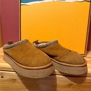 Koolaburra by Uggs Tan Suede Mules